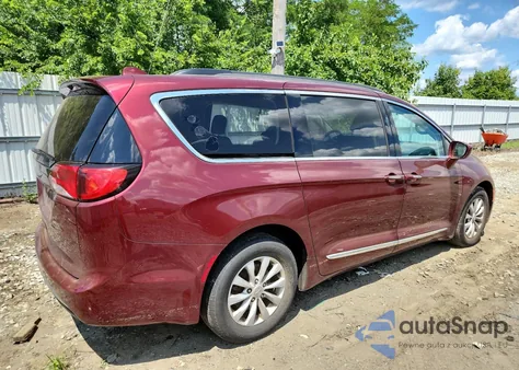 2017 Chrysler Pacifica Touring L z USA, uszkodzony, nr VIN 2C4RC1BG6HR571427